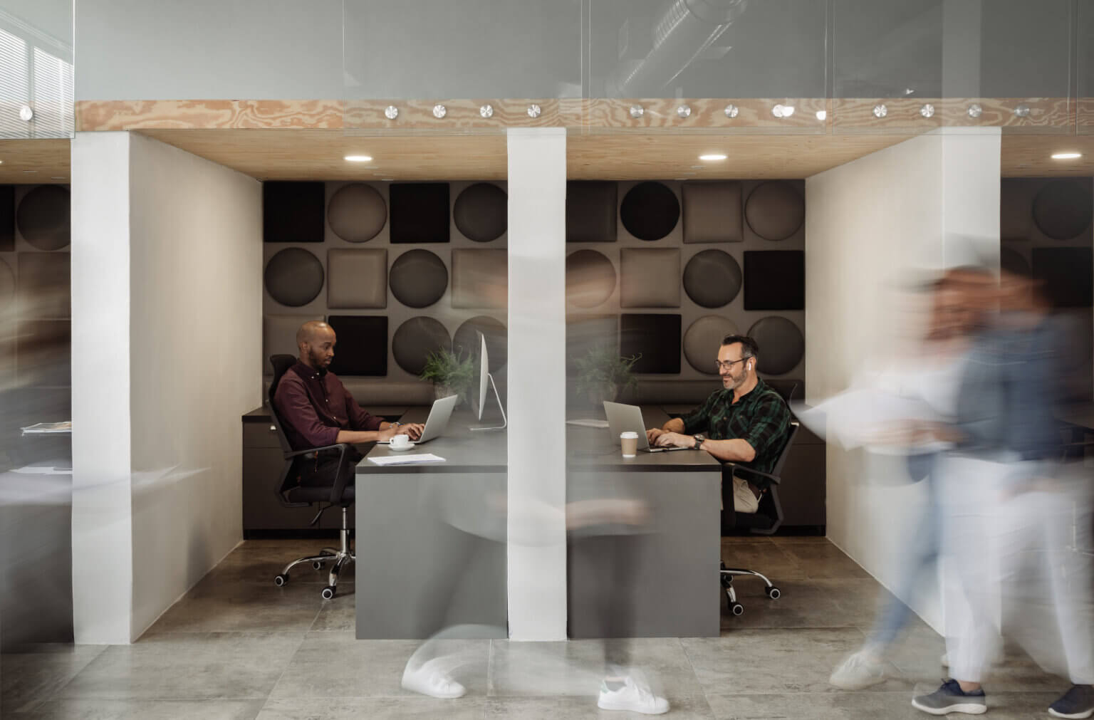 modular office pods for a productive, tailored workspace.